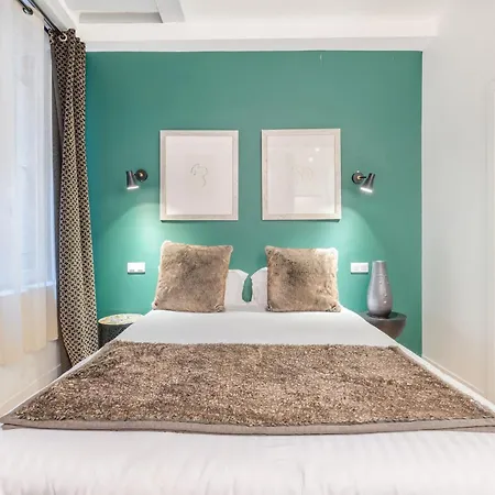 Strata Apartment Paris