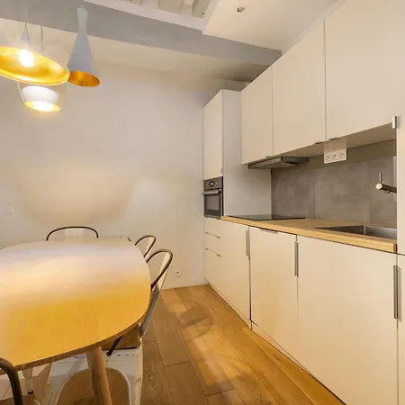 Strata Apartment Paris