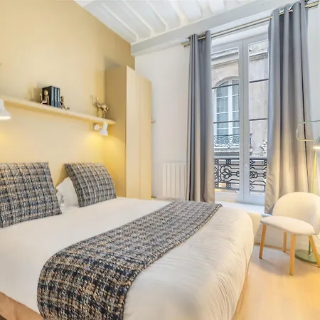 Strata Apartment Paris